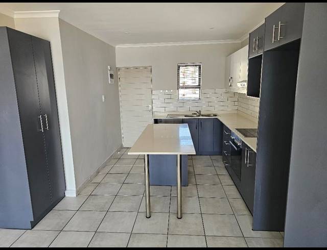 2 BEDROOM PROPERTY TO RENT IN BURGUNDY ESTATE